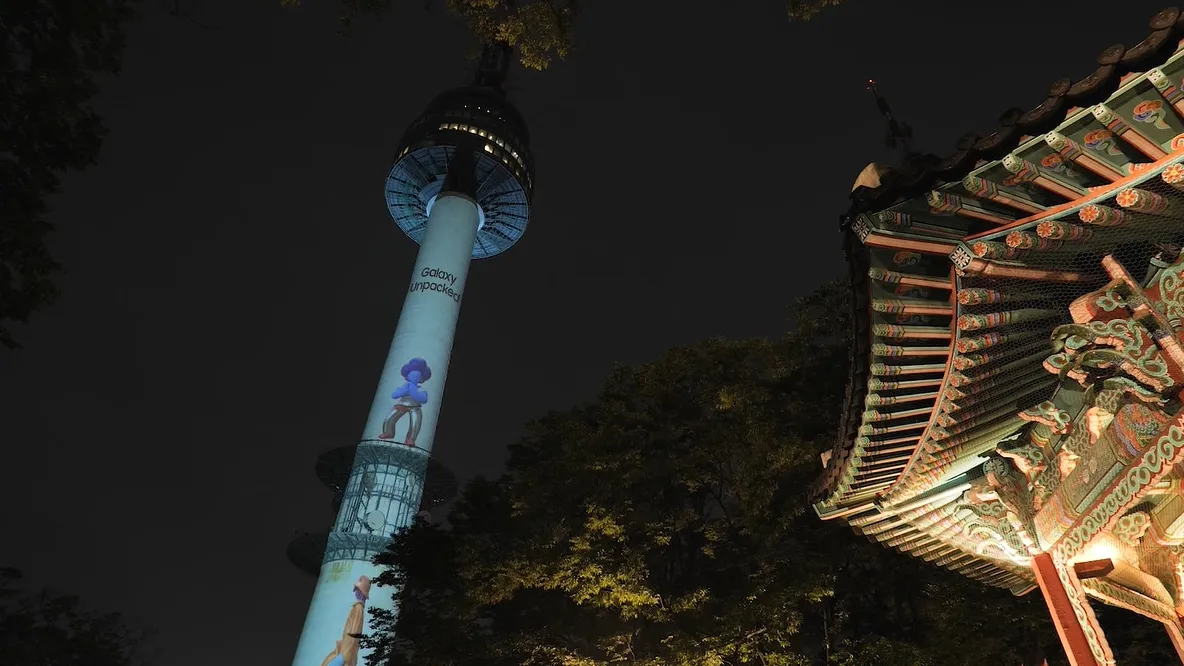 Samsung Galaxy disassembled advertisement at Namsan Seoul Tower (Samsung)